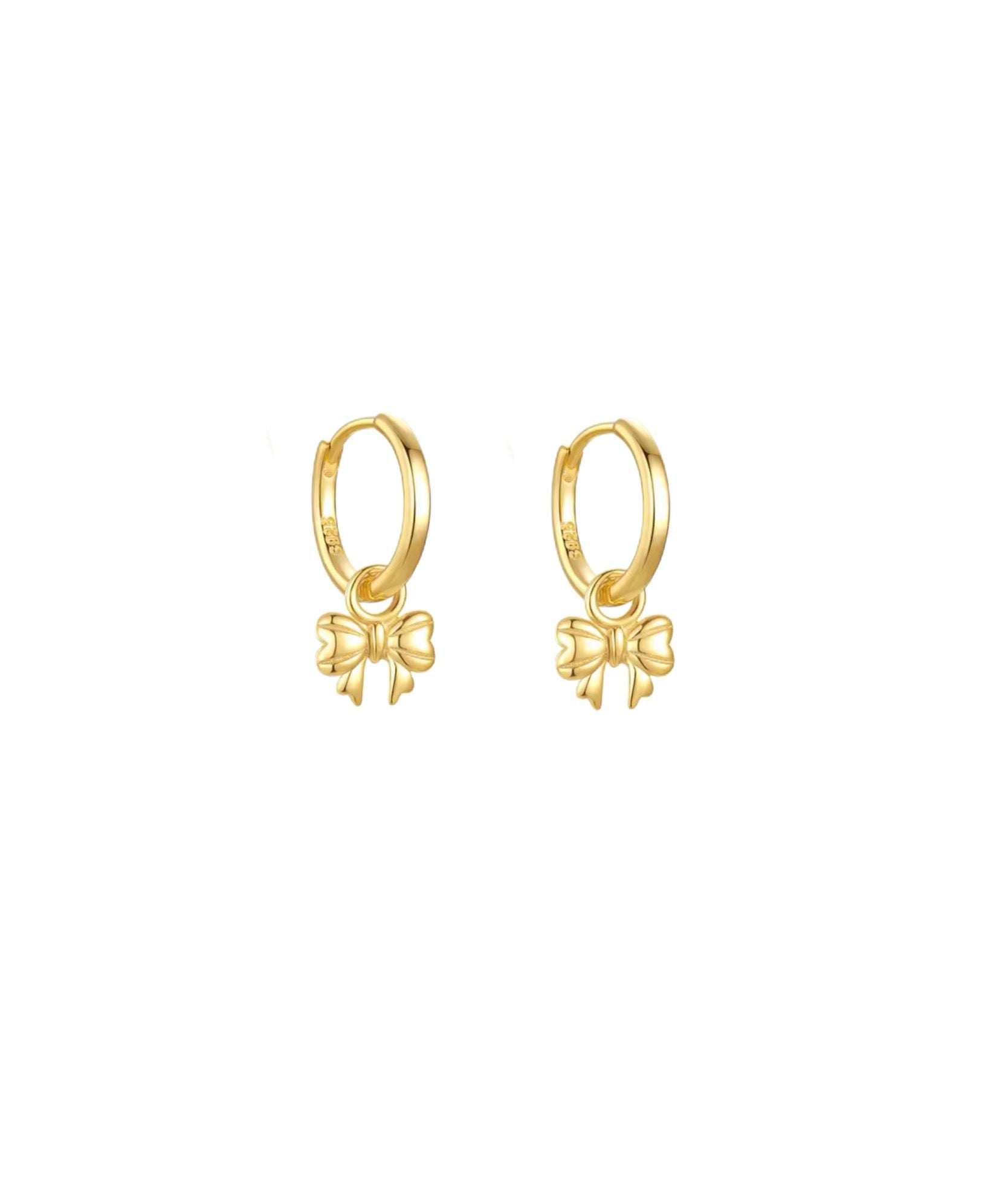 Ring with a plain bow